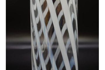 当時物　大正〜昭和初期　ガラス　乳白色捻り線　水差し　洗練されたデザインが魅力のピッチャー(硝子瓶、白線、ビーカー、和ガラス)(R-082787)