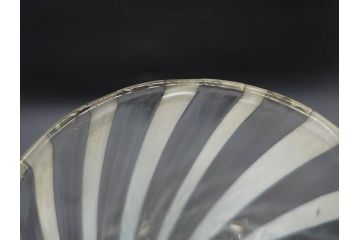 当時物　大正〜昭和初期　ガラス　乳白色捻り線　水差し　洗練されたデザインが魅力のピッチャー(硝子瓶、白線、ビーカー、和ガラス)(R-082787)