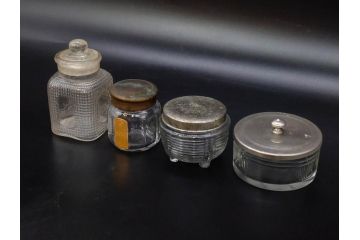 当時物　大正〜昭和初期　プレスガラス　切子　エレガントな雰囲気を醸し出す蓋付きガラス瓶4点セット(ビン、硝子、和ガラス、小物入れ、ジャム入れ、キャニスター、ディスプレイ)(R-082788)