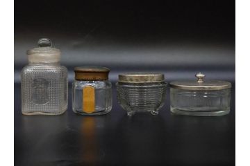 当時物　大正〜昭和初期　プレスガラス　切子　エレガントな雰囲気を醸し出す蓋付きガラス瓶4点セット(ビン、硝子、和ガラス、小物入れ、ジャム入れ、キャニスター、ディスプレイ)(R-082788)
