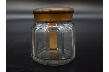 当時物　大正〜昭和初期　プレスガラス　切子　エレガントな雰囲気を醸し出す蓋付きガラス瓶4点セット(ビン、硝子、和ガラス、小物入れ、ジャム入れ、キャニスター、ディスプレイ)(R-082788)