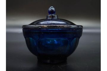 当時物　大正〜昭和初期　プレスガラス　気品あるお部屋を演出する蓋付きガラス瓶4点セット(ビン、硝子、和ガラス、小物入れ、キャンディーポット、キャニスター、ディスプレイ)(R-082789)