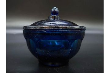 当時物　大正〜昭和初期　プレスガラス　気品あるお部屋を演出する蓋付きガラス瓶4点セット(ビン、硝子、和ガラス、小物入れ、キャンディーポット、キャニスター、ディスプレイ)(R-082789)