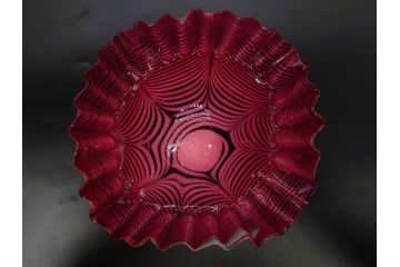 当時物　大正〜昭和初期　フリル　金赤地に乳白掻き揚げ　波打つようなデザインが優雅に彩るガラス皿(かきあげ、中皿、深皿、和ガラス、硝子)(R-082791)