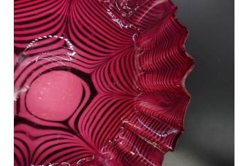 当時物　大正〜昭和初期　フリル　金赤地に乳白掻き揚げ　波打つようなデザインが優雅に彩るガラス皿(かきあげ、中皿、深皿、和ガラス、硝子)(R-082791)