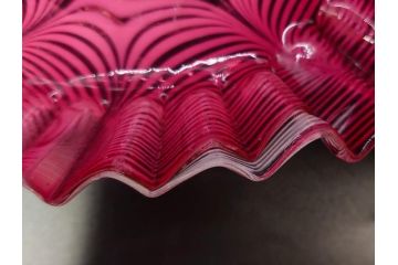 当時物　大正〜昭和初期　フリル　金赤地に乳白掻き揚げ　波打つようなデザインが優雅に彩るガラス皿(かきあげ、中皿、深皿、和ガラス、硝子)(R-082791)