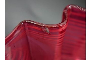 当時物　大正〜昭和初期　フリル　金赤地に乳白掻き揚げ　波打つようなデザインが優雅に彩るガラス皿(かきあげ、中皿、深皿、和ガラス、硝子)(R-082791)