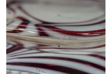 当時物　大正〜昭和初期　フリル　金赤地に乳白掻き揚げ　波打つようなデザインが優雅に彩るガラス皿(かきあげ、中皿、深皿、和ガラス、硝子)(R-082791)
