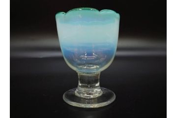 当時物　大正〜昭和初期　棗型(なつめ形)　緑縁　輪花　乳白ぼかし　柔らかく温かみを感じる氷コップ2客セット(吹きガラス、硝子、グラス、和ガラス)(R-082793)