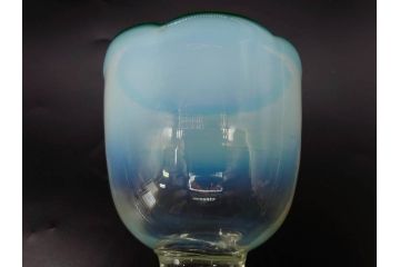 当時物　大正〜昭和初期　棗型(なつめ形)　緑縁　輪花　乳白ぼかし　柔らかく温かみを感じる氷コップ2客セット(吹きガラス、硝子、グラス、和ガラス)(R-082793)