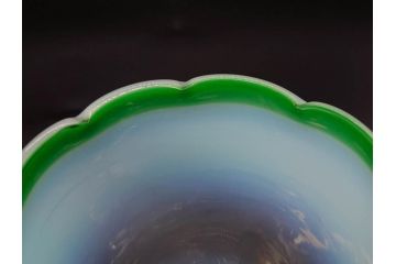 当時物　大正〜昭和初期　棗型(なつめ形)　緑縁　輪花　乳白ぼかし　柔らかく温かみを感じる氷コップ2客セット(吹きガラス、硝子、グラス、和ガラス)(R-082793)