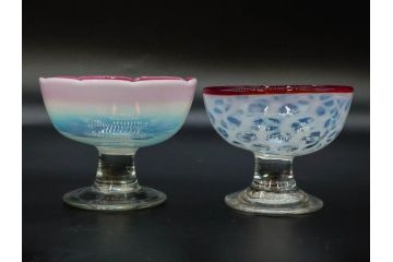 当時物　大正〜昭和初期　椀型　乳白ぼかし　乳白水玉　輪花　赤縁　柔らかい雰囲気を醸し出す氷コップ2点セット(吹きガラス、硝子、グラス、和ガラス)(R-082795)