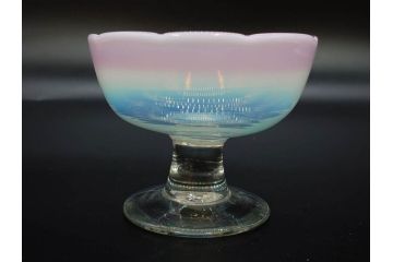 当時物　大正〜昭和初期　椀型　乳白ぼかし　乳白水玉　輪花　赤縁　柔らかい雰囲気を醸し出す氷コップ2点セット(吹きガラス、硝子、グラス、和ガラス)(R-082795)