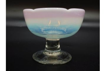 当時物　大正〜昭和初期　椀型　乳白ぼかし　乳白水玉　輪花　赤縁　柔らかい雰囲気を醸し出す氷コップ2点セット(吹きガラス、硝子、グラス、和ガラス)(R-082795)