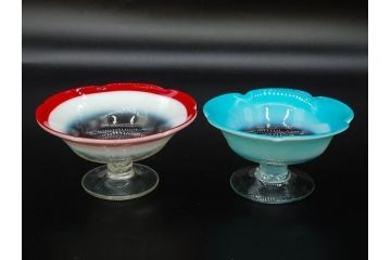 当時物　大正〜昭和初期　乳白ぼかし　赤縁　青縁　輪花　鮮やかな縁の色合いが印象的な氷コップ2点セット(グラス、水色、吹きガラス、硝子、和ガラス)(R-082796)