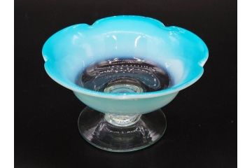当時物　大正〜昭和初期　乳白ぼかし　赤縁　青縁　輪花　鮮やかな縁の色合いが印象的な氷コップ2点セット(グラス、水色、吹きガラス、硝子、和ガラス)(R-082796)