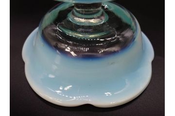 当時物　大正〜昭和初期　乳白ぼかし　赤縁　青縁　輪花　鮮やかな縁の色合いが印象的な氷コップ2点セット(グラス、水色、吹きガラス、硝子、和ガラス)(R-082796)