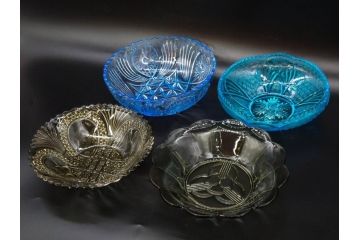 当時物　大正〜昭和初期　プレスガラス　鮮やかな色合いに細やかな装飾が映えるボウル4点セット(深皿、深鉢、ガラス鉢、硝子、和ガラス)(R-082798)