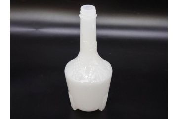 昭和レトロ　乳白　空間に温かみと安らぎを与えてくれるガラス瓶2点セット(ワインボトル、硝子、ビン、花瓶、花入、花生、花器)(R-082799)