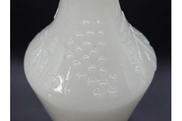 昭和レトロ　乳白　空間に温かみと安らぎを与えてくれるガラス瓶2点セット(ワインボトル、硝子、ビン、花瓶、花入、花生、花器)(R-082799)