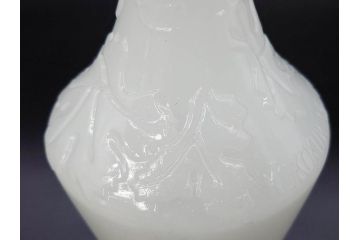昭和レトロ　乳白　空間に温かみと安らぎを与えてくれるガラス瓶2点セット(ワインボトル、硝子、ビン、花瓶、花入、花生、花器)(R-082799)