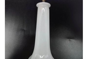 昭和レトロ　乳白　空間に温かみと安らぎを与えてくれるガラス瓶2点セット(ワインボトル、硝子、ビン、花瓶、花入、花生、花器)(R-082799)