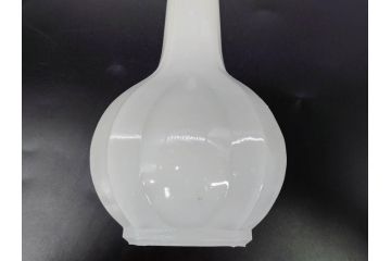 昭和レトロ　乳白　空間に温かみと安らぎを与えてくれるガラス瓶2点セット(ワインボトル、硝子、ビン、花瓶、花入、花生、花器)(R-082799)