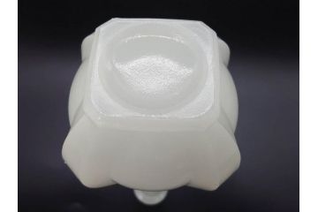 昭和レトロ　乳白　空間に温かみと安らぎを与えてくれるガラス瓶2点セット(ワインボトル、硝子、ビン、花瓶、花入、花生、花器)(R-082799)