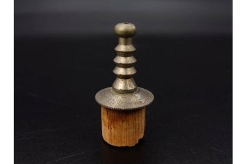 昭和レトロ　乳白　空間に温かみと安らぎを与えてくれるガラス瓶2点セット(ワインボトル、硝子、ビン、花瓶、花入、花生、花器)(R-082799)
