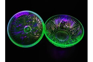 当時物　昭和初期　ウランガラス　プレスガラス　蓋物　お部屋を上品に演出するキャンディポット4点セット(ボンボニエール、硝子、菓子瓶、小物入れ)(R-082800)