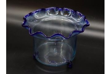 大正〜昭和初期　当時物　フリル　青縁　吹きガラス　縁のデザインが可愛らしい金魚鉢(硝子、和ガラス、脚付き)(R-082804)