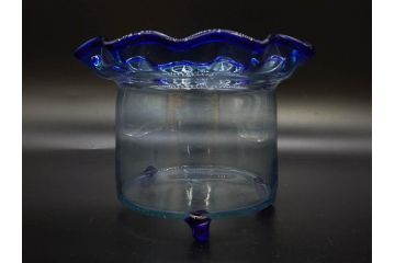 大正〜昭和初期　当時物　フリル　青縁　吹きガラス　縁のデザインが可愛らしい金魚鉢(硝子、和ガラス、脚付き)(R-082804)
