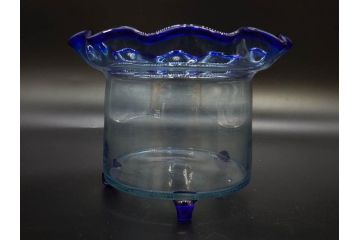 大正〜昭和初期　当時物　フリル　青縁　吹きガラス　縁のデザインが可愛らしい金魚鉢(硝子、和ガラス、脚付き)(R-082804)