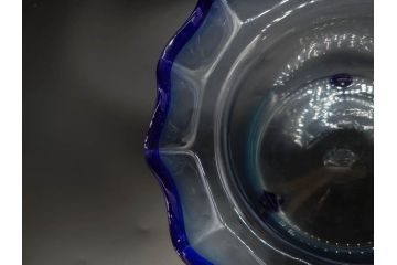 大正〜昭和初期　当時物　フリル　青縁　吹きガラス　縁のデザインが可愛らしい金魚鉢(硝子、和ガラス、脚付き)(R-082804)