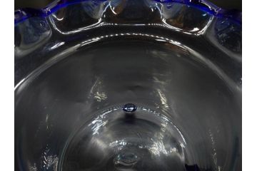 大正〜昭和初期　当時物　フリル　青縁　吹きガラス　縁のデザインが可愛らしい金魚鉢(硝子、和ガラス、脚付き)(R-082804)