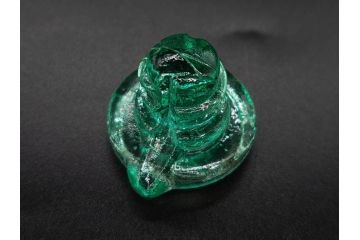 昭和初期　プレスガラス　エンボス入り　緑色　エレガントな雰囲気の醤油差し4点セット(薬瓶、醤油瓶、しょうゆ差し、桜、ソース、ガラス、硝子、和ガラス)(R-082806)