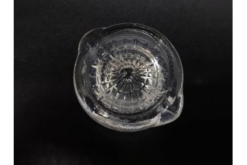 昭和初期　プレスガラス　エンボス入り　緑色　エレガントな雰囲気の醤油差し4点セット(薬瓶、醤油瓶、しょうゆ差し、桜、ソース、ガラス、硝子、和ガラス)(R-082806)