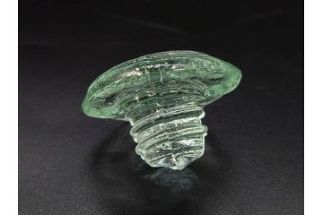 昭和初期　プレスガラス　エンボス入り　緑色　エレガントな雰囲気の醤油差し4点セット(薬瓶、醤油瓶、しょうゆ差し、桜、ソース、ガラス、硝子、和ガラス)(R-082806)