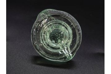 昭和初期　プレスガラス　エンボス入り　緑色　エレガントな雰囲気の醤油差し4点セット(薬瓶、醤油瓶、しょうゆ差し、桜、ソース、ガラス、硝子、和ガラス)(R-082806)