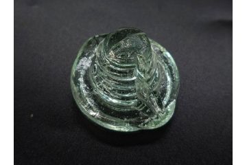 昭和初期　プレスガラス　エンボス入り　緑色　エレガントな雰囲気の醤油差し4点セット(薬瓶、醤油瓶、しょうゆ差し、桜、ソース、ガラス、硝子、和ガラス)(R-082806)