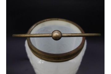 ガラス　乳白色　花文様　愛らしい印象のアイスペール(硝子、氷入れ、アイスバスケット、氷おけ、氷桶)(R-082811)