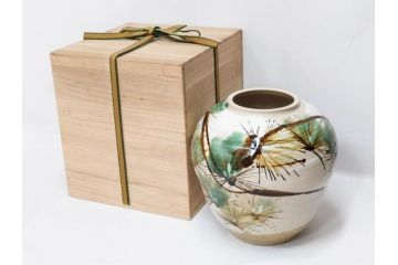 武田敏男　益子焼　松文　高さ 約24cm　匠の美技を感じる花瓶(花生、花入、花器、裏印、共箱付)(R-082817)