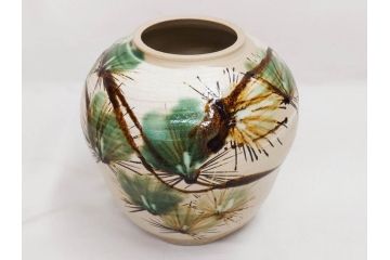 武田敏男　益子焼　松文　高さ 約24cm　匠の美技を感じる花瓶(花生、花入、花器、裏印、共箱付)(R-082817)
