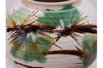武田敏男　益子焼　松文　高さ 約24cm　匠の美技を感じる花瓶(花生、花入、花器、裏印、共箱付)(R-082817)