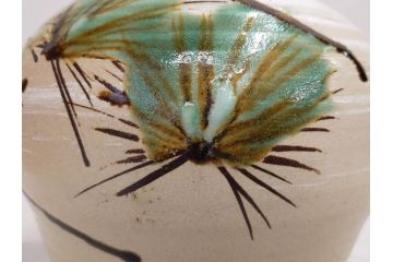 武田敏男　益子焼　松文　高さ 約24cm　匠の美技を感じる花瓶(花生、花入、花器、裏印、共箱付)(R-082817)