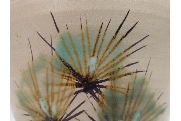 武田敏男　益子焼　松文　高さ 約24cm　匠の美技を感じる花瓶(花生、花入、花器、裏印、共箱付)(R-082817)