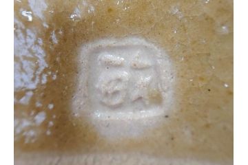 武田敏男　益子焼　松文　高さ 約24cm　匠の美技を感じる花瓶(花生、花入、花器、裏印、共箱付)(R-082817)