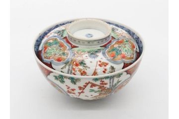 上手物　江戸期　古伊万里　色絵　約12cm　3.7寸　華やかな雰囲気溢れる蓋付き茶碗3客セット(松竹梅、金彩、風景、花、器、どんぶり、蓋茶碗、和食器、三寸七分)(R-082822)