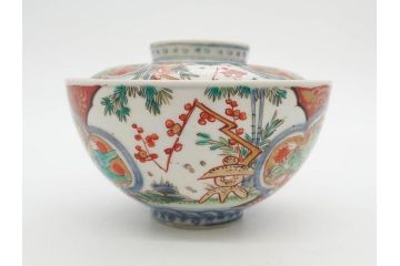 上手物　江戸期　古伊万里　色絵　約12cm　3.7寸　華やかな雰囲気溢れる蓋付き茶碗3客セット(松竹梅、金彩、風景、花、器、どんぶり、蓋茶碗、和食器、三寸七分)(R-082822)