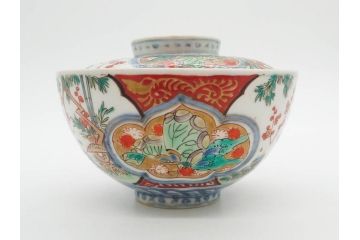 上手物　江戸期　古伊万里　色絵　約12cm　3.7寸　華やかな雰囲気溢れる蓋付き茶碗3客セット(松竹梅、金彩、風景、花、器、どんぶり、蓋茶碗、和食器、三寸七分)(R-082822)